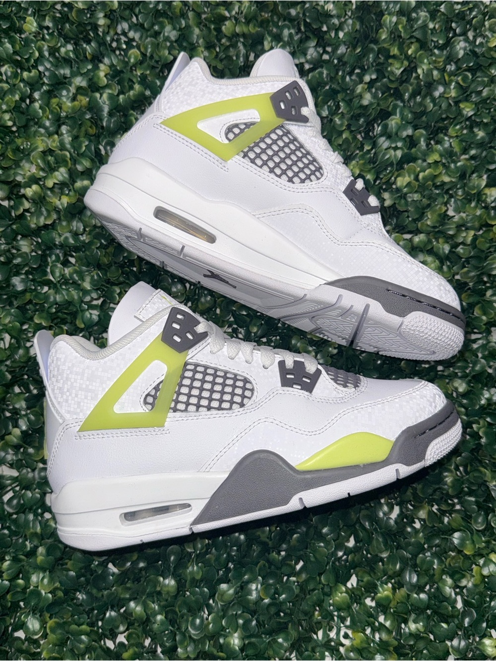 Air Jordan 4 Retro (GS) 3.5Y NEW (NO LID) White/Lt Lemon Twist